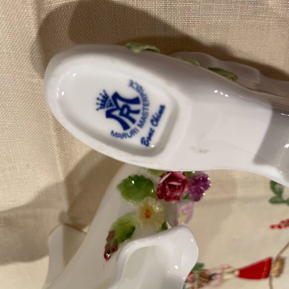 Two Maruri Masterpiece Bone China Miniature White High Heel Shoe Figurines - Picture 3 of 5